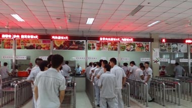 某知名培訓(xùn)機構(gòu)餐廳開餐現(xiàn)場
