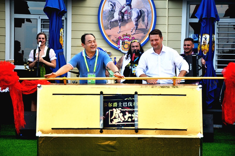 健力源卡爾爵士巴伐利亞啤酒坊首次亮相青島國(guó)際啤酒節(jié)