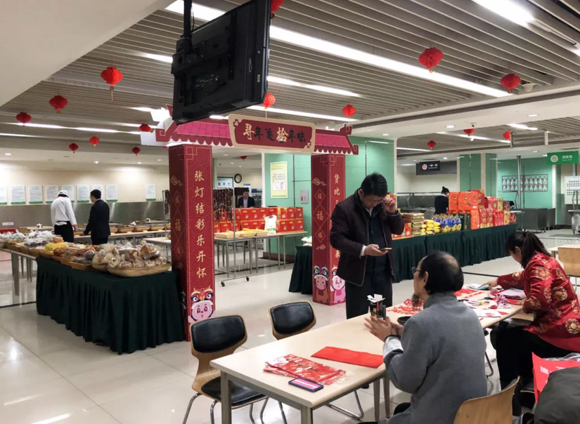 書法大師現(xiàn)場寫對(duì)聯(lián)