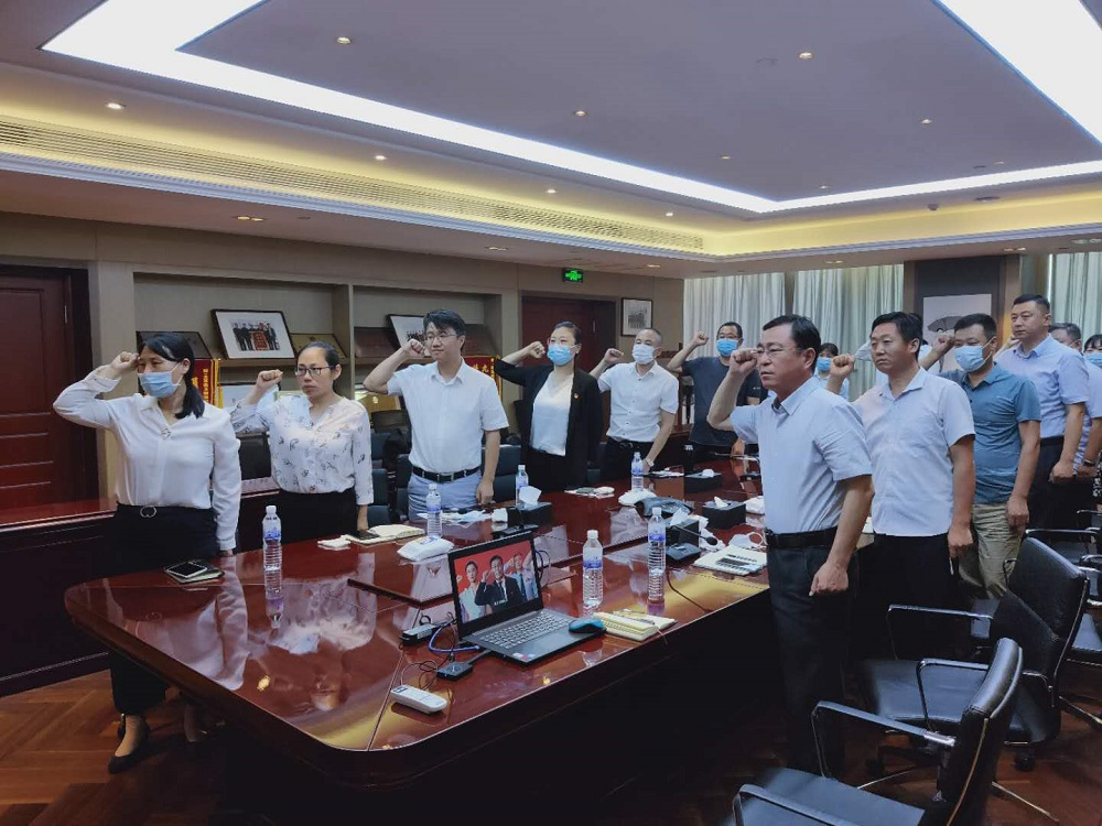 向榜樣看齊，做企業(yè)先鋒——青島公司黨支部組織開展七一黨課學(xué)習(xí)活動