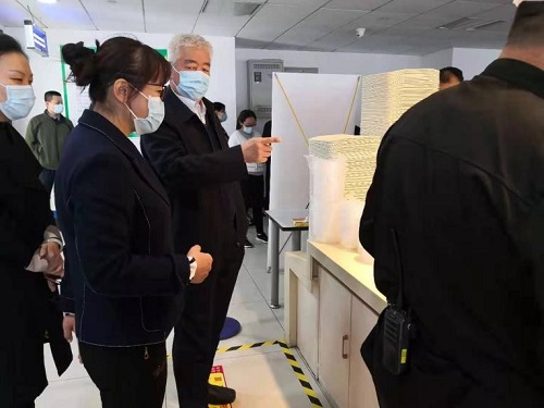 山東省直機(jī)關(guān)事務(wù)局宋培杰副局長(zhǎng)一行蒞臨龍奧大廈餐廳檢查指導(dǎo)“厲行節(jié)約、反對(duì)浪費(fèi)”工作