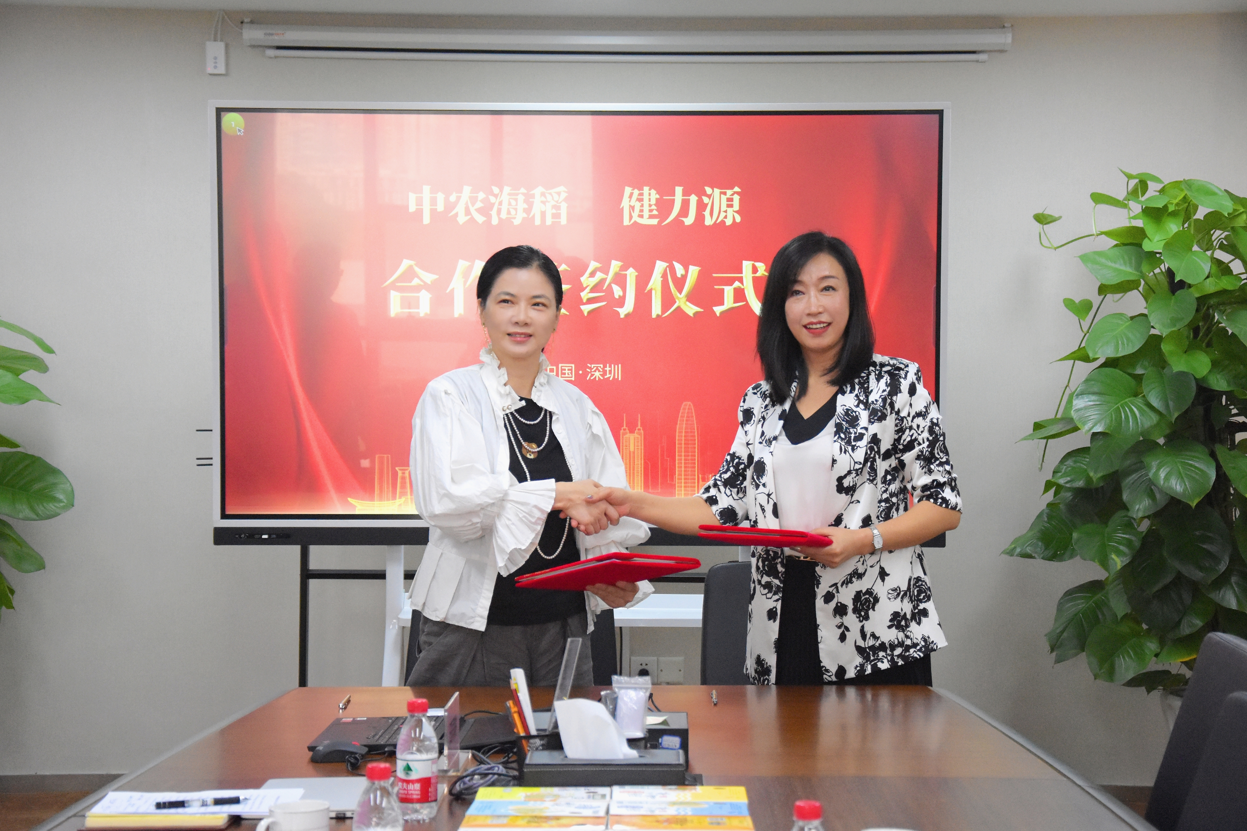 健力源與中農(nóng)海稻強(qiáng)強(qiáng)聯(lián)手，啟動(dòng)團(tuán)餐健康升級(jí)行動(dòng)